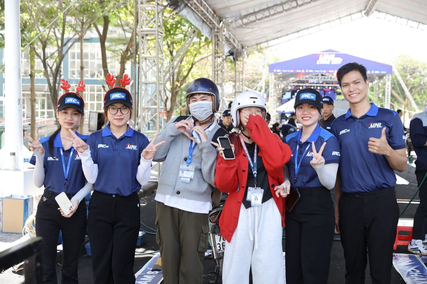 [kenh14]Giáng sinh độc lạ tại KTX ĐHQG TP.HCM: 1.200+ xe được bảo dưỡng miễn phí, sinh viên quẩy hết mình cùng Phạm Đình Thái Ngân